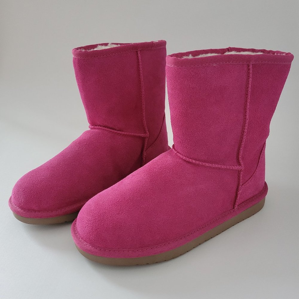 SOLD * Brand new ugg boots in magenta pink